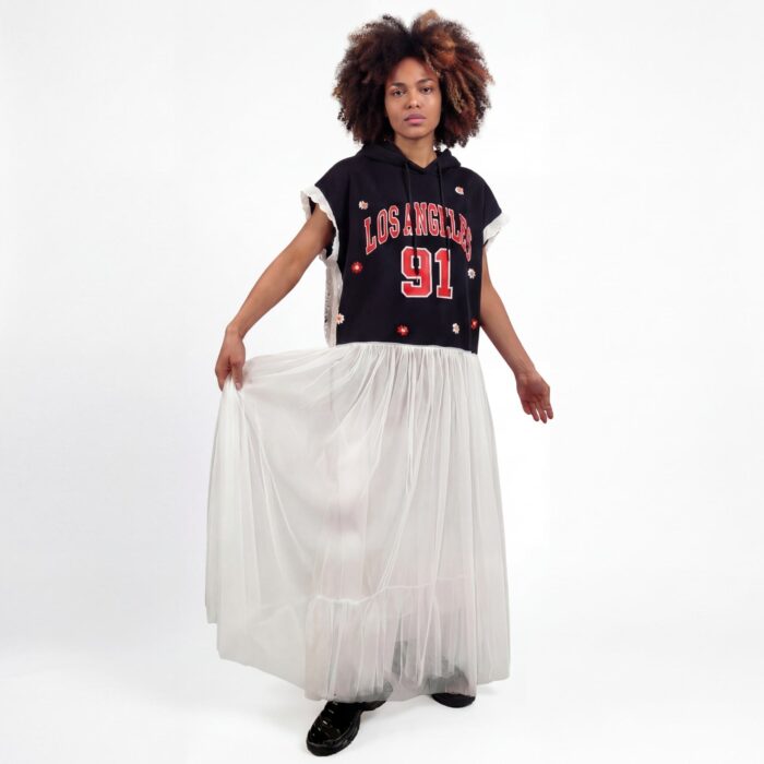 Robe sweat à capuche Los Angeles avec jupe de princesse en tulle upcylcée par Aliona Sama