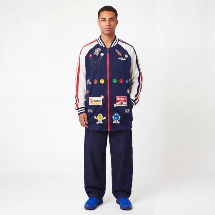 Veste Fila et M&M'S reworked 90's portée par un homme métisse vue de face en plein pied, création de Aliona Sama Paris.