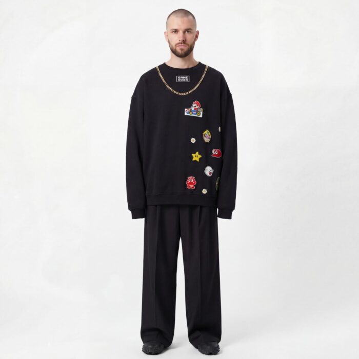 Hoodie Mario reworked unisexe vue de face plein pied avec chaîne et fleurs