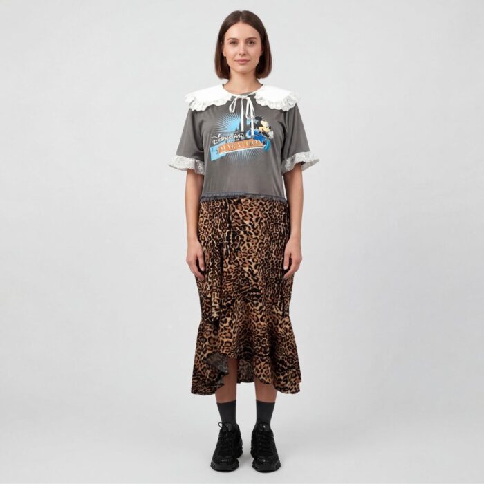 Robe Minnie léopard dentelle upcycled vue plein pied face création Aliona Sama