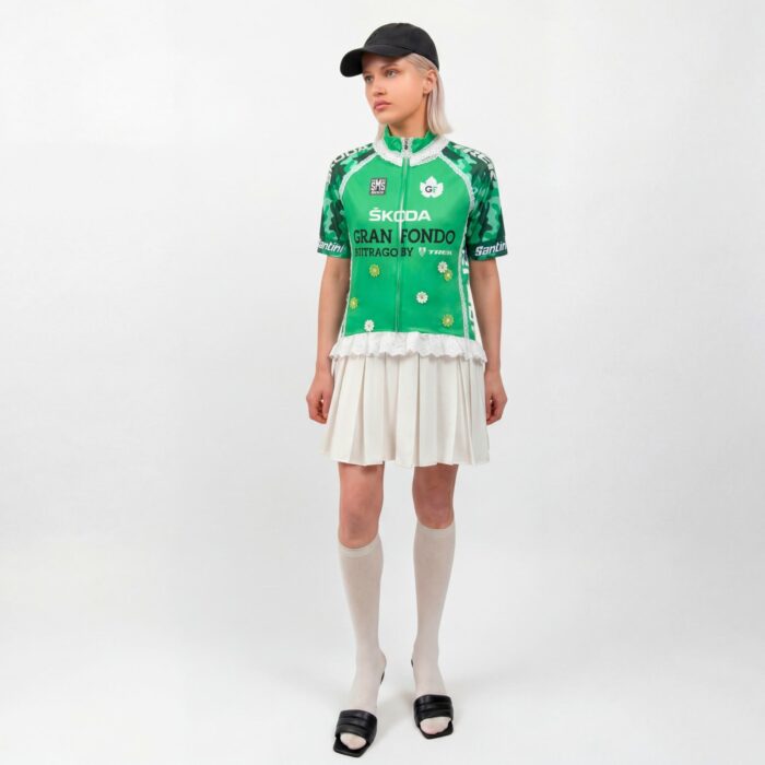 Maillot Skoda x dentelles et fleurs fait main upcyclé par Aliona Sama vue de face en plein pied