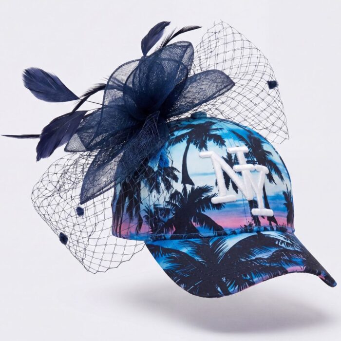 Casquette voilette bleu nuit New York yankees pour cocktails et mariages.