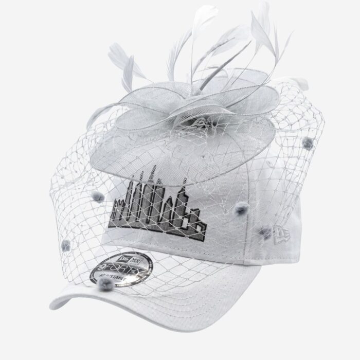 Casquette voilette gise new york pour cocktails et mariages.
